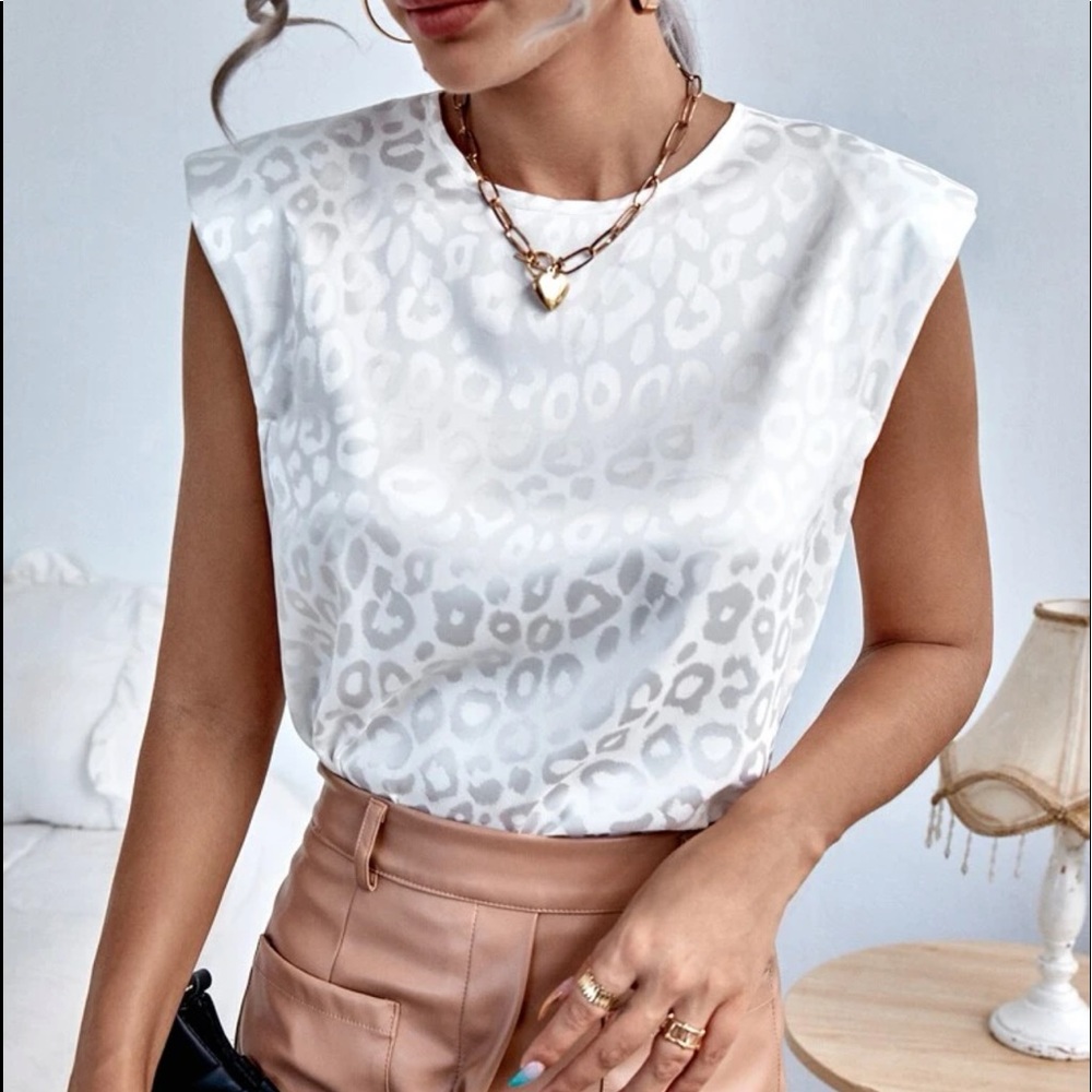 Shein White Cheetah Print Blouse Size Large - Picture 1 of 5